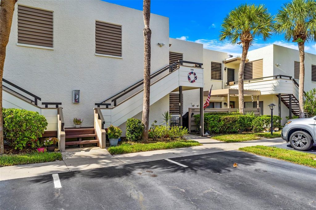 Image 3 of property listing at 519 LAKESIDE DRIVE 519, Bradenton, FL 34210