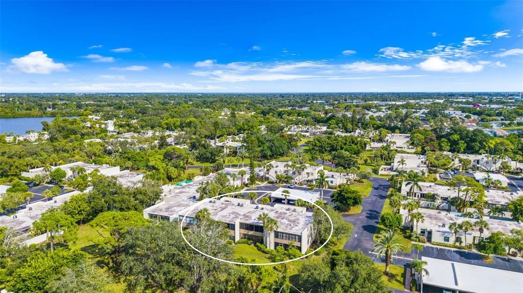 Image 30 of property listing at 519 LAKESIDE DRIVE 519, Bradenton, FL 34210