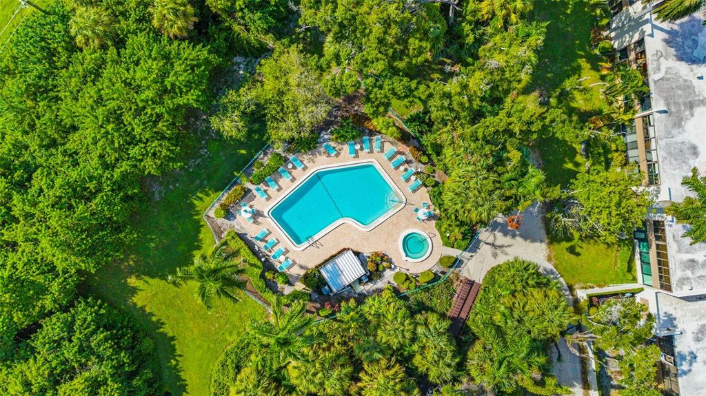 Image 31 of property listing at 519 LAKESIDE DRIVE 519, Bradenton, FL 34210