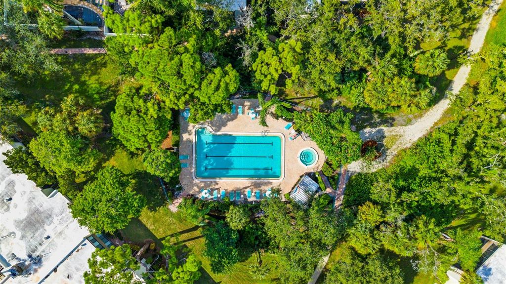 Image 34 of property listing at 519 LAKESIDE DRIVE 519, Bradenton, FL 34210