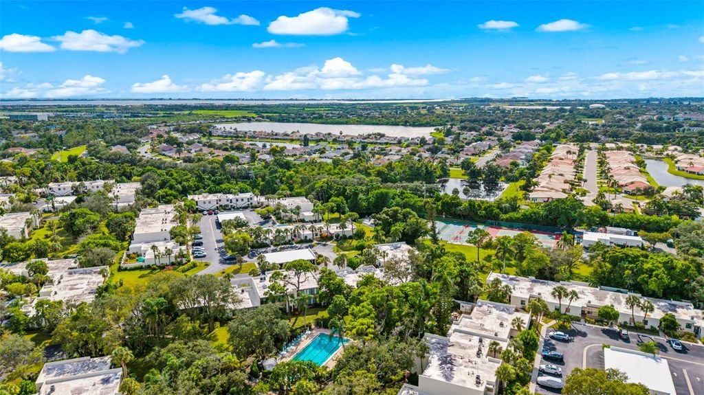 Image 35 of property listing at 519 LAKESIDE DRIVE 519, Bradenton, FL 34210