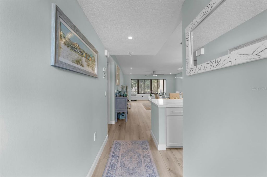 Image 5 of property listing at 519 LAKESIDE DRIVE 519, Bradenton, FL 34210