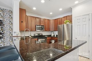 1000 E Woodlawn Road 411, Charlotte, NC 28209