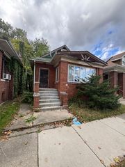 8250 S Kenwood Avenue, Chicago, IL 60619