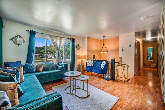 2905 EDGEWOOD Parkway, Woodridge, IL 60517