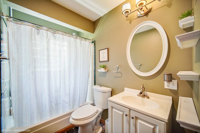 2905 EDGEWOOD Parkway, Woodridge, IL 60517