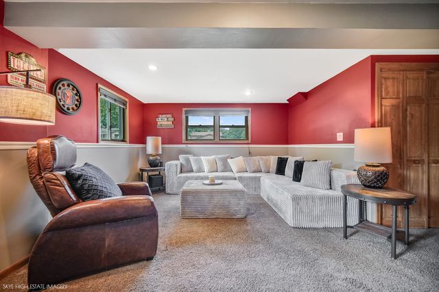 2905 EDGEWOOD Parkway, Woodridge, IL 60517
