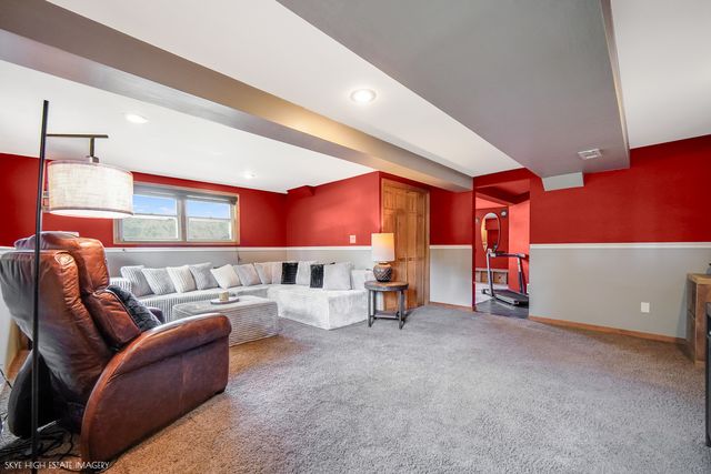 2905 EDGEWOOD Parkway, Woodridge, IL 60517