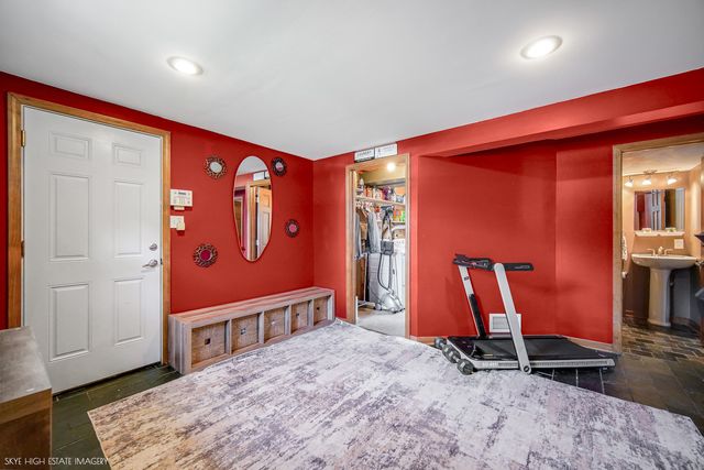 2905 EDGEWOOD Parkway, Woodridge, IL 60517