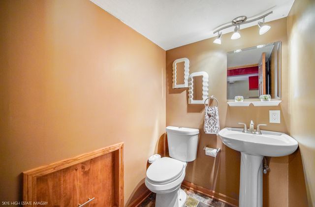 2905 EDGEWOOD Parkway, Woodridge, IL 60517