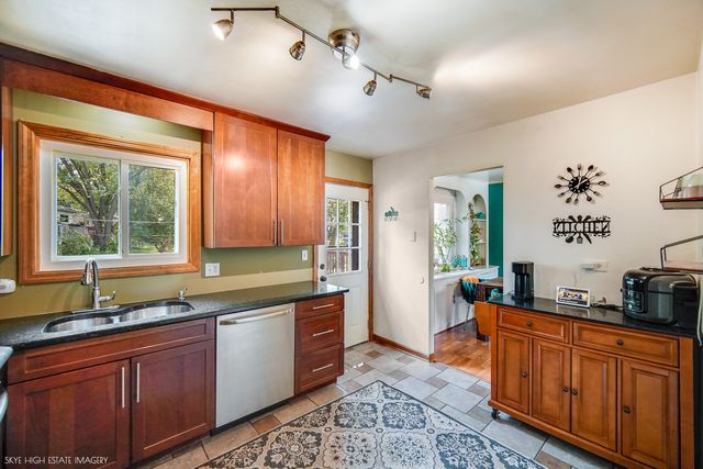 2905 EDGEWOOD Parkway, Woodridge, IL 60517