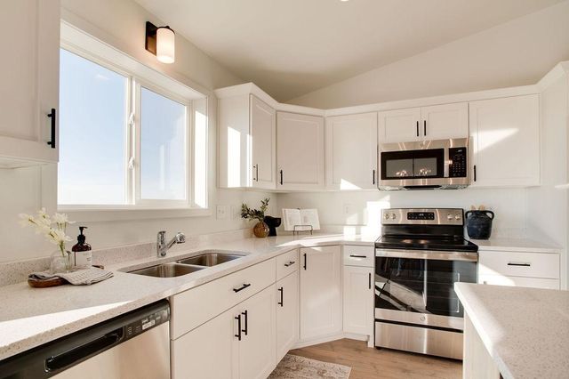 6777 Samuel Drive, Horace, ND 58047