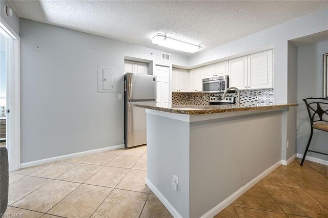1265 Wildwood Lakes BLVD 3-103, Naples, FL 34104