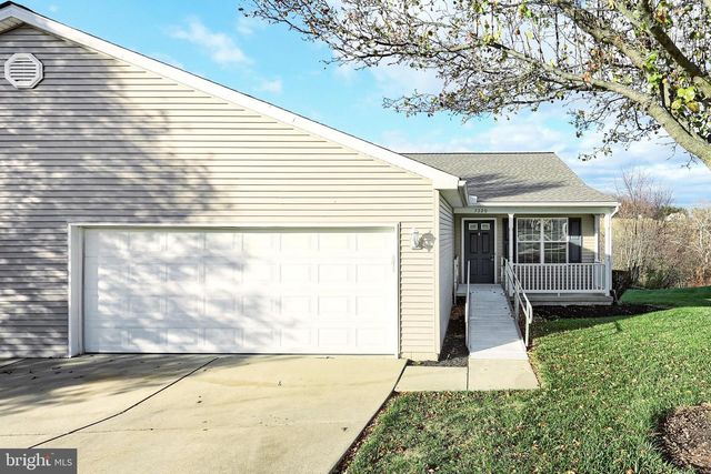 7220 SENECA RIDGE DR, York, PA 17403