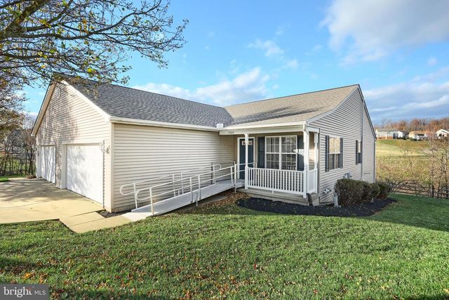 7220 SENECA RIDGE DR, York, PA 17403