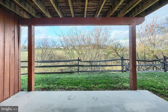 7220 SENECA RIDGE DR, York, PA 17403