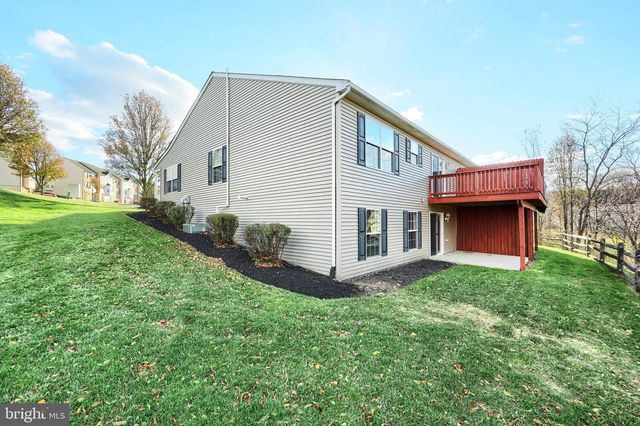 7220 SENECA RIDGE DR, York, PA 17403