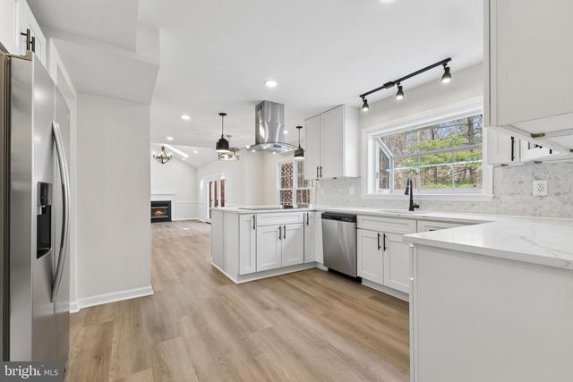 8 LAWHORN RD, Stafford, VA 22554