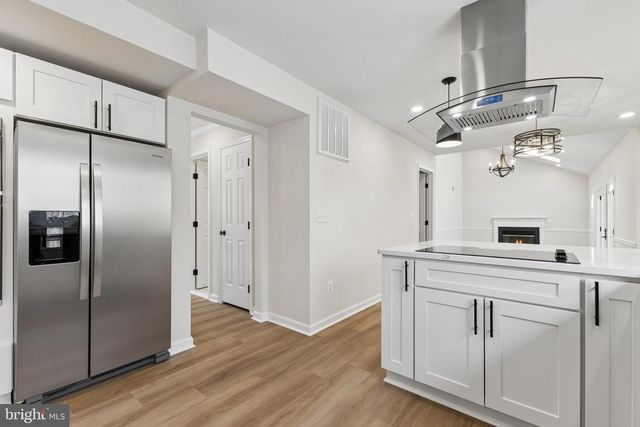 8 LAWHORN RD, Stafford, VA 22554