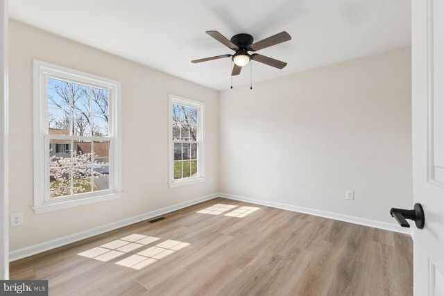 8 LAWHORN RD, Stafford, VA 22554