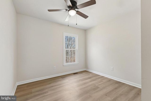 8 LAWHORN RD, Stafford, VA 22554