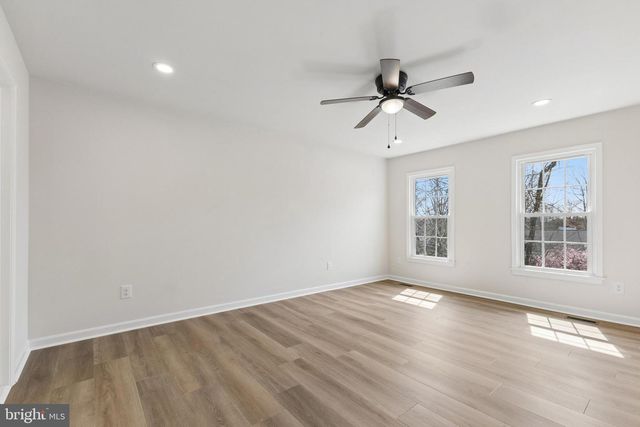 8 LAWHORN RD, Stafford, VA 22554