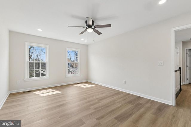 8 LAWHORN RD, Stafford, VA 22554