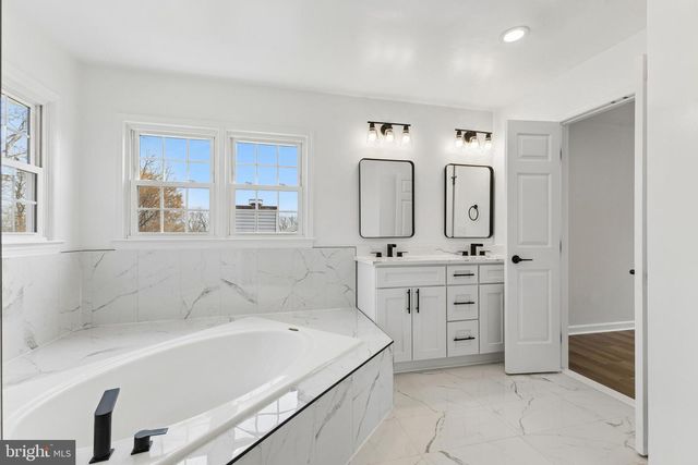 8 LAWHORN RD, Stafford, VA 22554