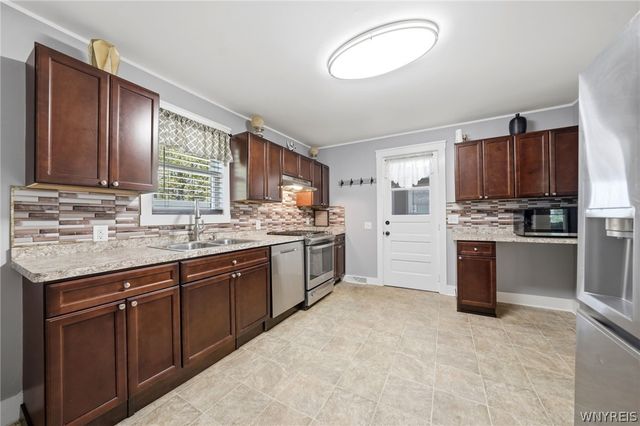 6618 Versailles Road, Hamburg, NY 14085
