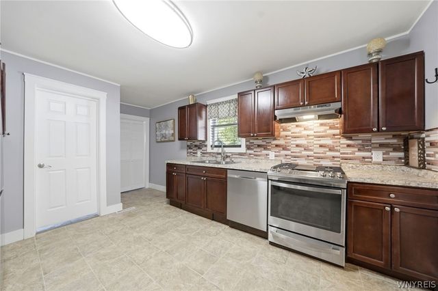 6618 Versailles Road, Hamburg, NY 14085