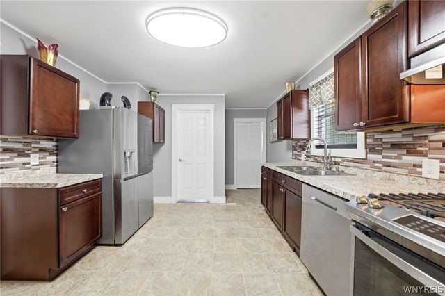 6618 Versailles Road, Hamburg, NY 14085