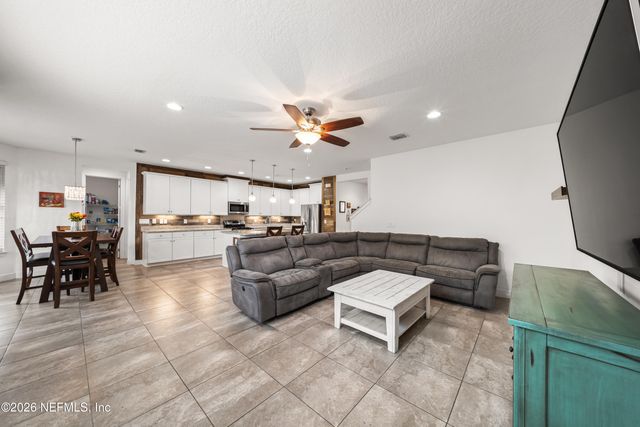 341 ASPEN LEAF Drive, Jacksonville, FL 32081