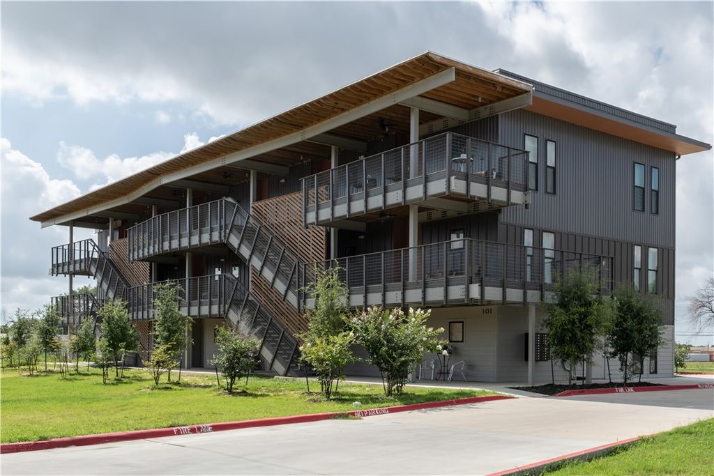 101 West 33rd Street 202, Bryan, TX 77803