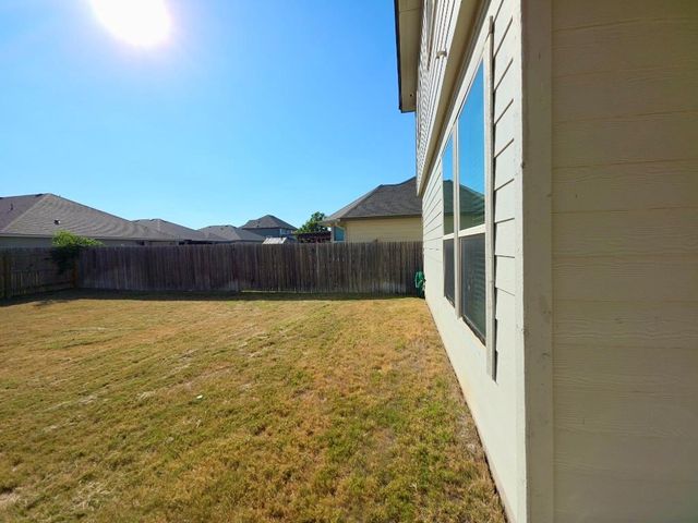 184 Beth Ann LOOP, Taylor, TX 76574