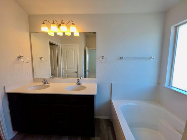 184 Beth Ann LOOP, Taylor, TX 76574