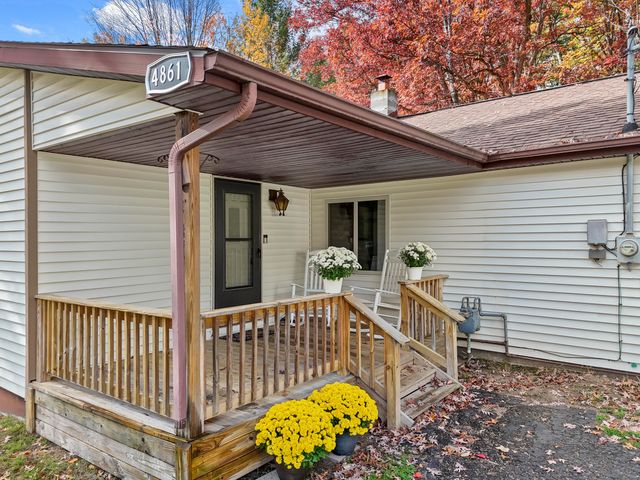 4861 E Higgins Lake Drive, Roscommon, MI 48653