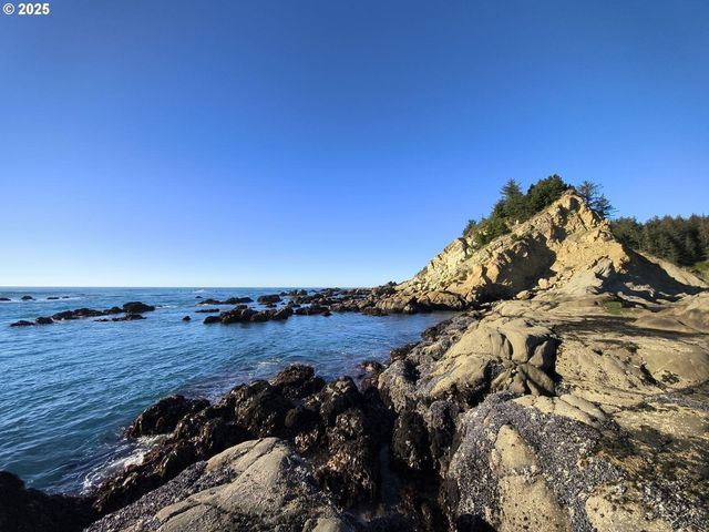 91136 SEAVIEW Ln, Coos Bay, OR 97420