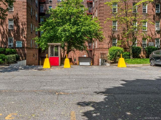 780 Bronx River Road A16, Bronx, NY 10708