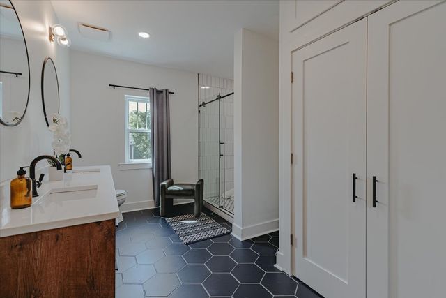 930 Crescent Hill Rd, Nashville, TN 37206