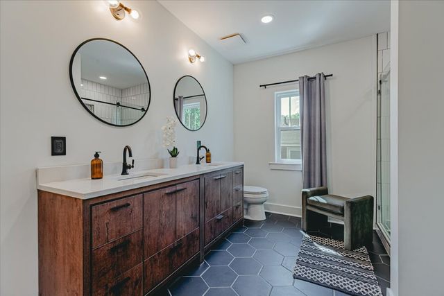 930 Crescent Hill Rd, Nashville, TN 37206