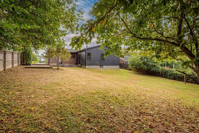 930 Crescent Hill Rd, Nashville, TN 37206