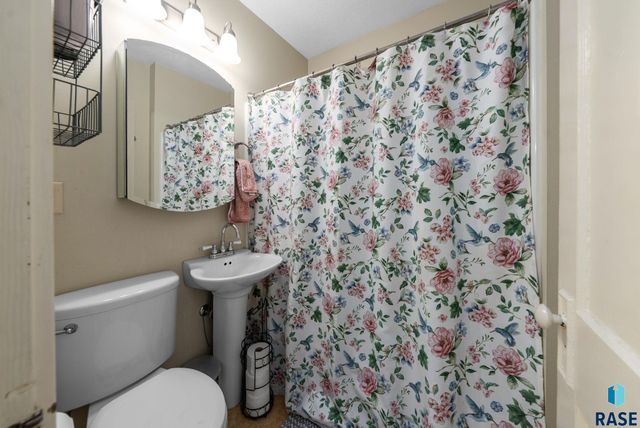 405 N Van Eps Ave Avenue, Sioux Falls, SD 57103