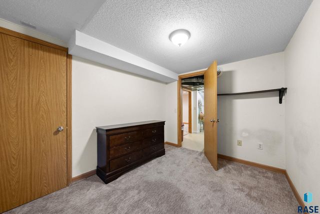 405 N Van Eps Ave Avenue, Sioux Falls, SD 57103