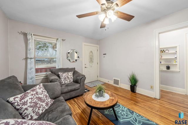 405 N Van Eps Ave Avenue, Sioux Falls, SD 57103