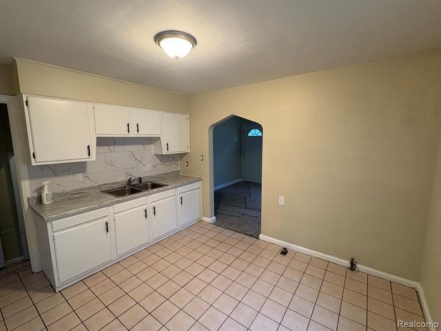22517 Berg Road, Southfield, MI 48033