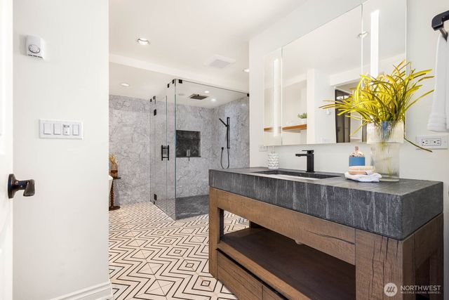 11753 Lakeside Avenue NE, Seattle, WA 98125