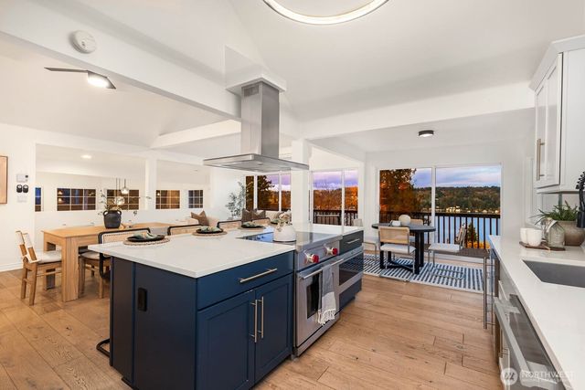 11753 Lakeside Avenue NE, Seattle, WA 98125