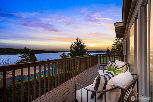 11753 Lakeside Avenue NE, Seattle, WA 98125