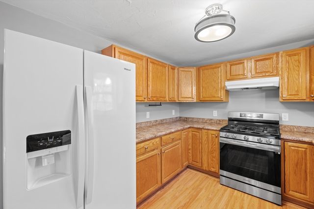 3 Clegg St, Worcester, MA 01603