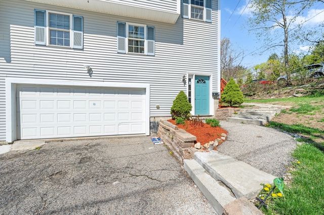 3 Clegg St, Worcester, MA 01603